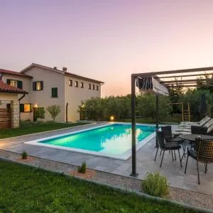 Holiday House OLIVE GROVE with pool and garden