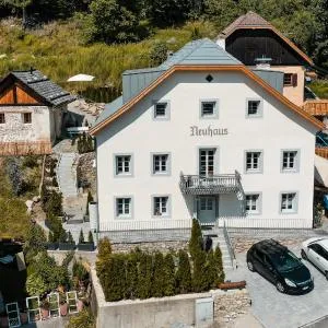 Apartments & historic Chalet Neuhaus
