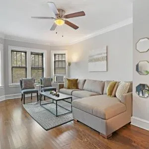 Quiet Spacious 2BR Apt walk to Train, near Shops