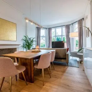 Spacious Designer Apartment close to the River Dee