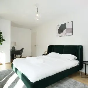 2BR Apt 100 m2 w Terrace Garden, Free Pkg- ID-26