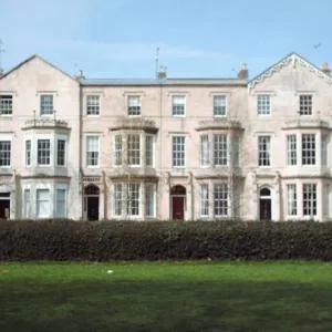 Central Cheltenham, Regency Apartment with PARKING, Cavalier Suite - Sleeps 6