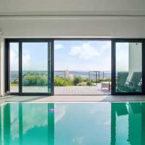 villa relax with swimming pool and mountain view