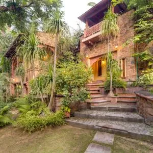 Hostie Chinar Haveli - Heritage home with Pool, Gurgaon