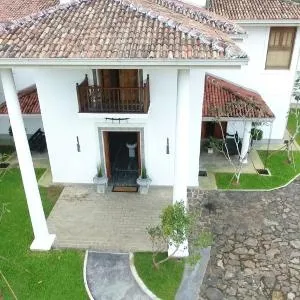 Villa White Queen