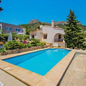 Laura-29A - pretty holiday property with garden and private pool in Calpe