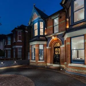 Dream House London with gym, cinema and housekeeper