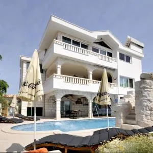 STAGNUM BABA - Impressive Luxury Villa with heated pool, hot tub, playroom and upscale house design