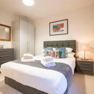 Urban Living's - The King Edward I Luxury Apartment in the Heart of Windsor