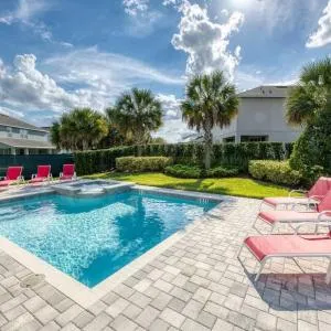 Spacious 8 BDR Family Home with Arcades and Free Pool Heat