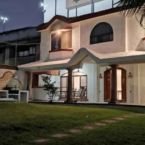HERMOSA CASA EN CUERNAVACA: JARDÍN DEL LAGO