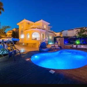 Luxury Private Villa Casa JoJo own Pool & Hot tub