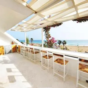 Beach penthouse 12p, Fiber WiFi, 2 rooftopbars, 2 outdoor kitchens, outdoor shower, spectacular 180 degrees ocean view!