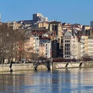 PORTE DU VIEUX LYON, vue sur la saône