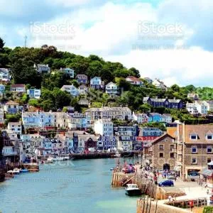 LOOE - Super Stylish and the only TWO PRIVATE APARTMENTS in this 17th CENTURY COTTAGE - A KIDS CABIN BUNK ROOM AVAILABLE - Private Connecting Door In Lobby For Larger Groups!!!