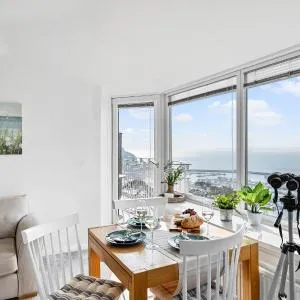 Wellswood Apartment - Sunny apartment with stunning sea views and private balcony