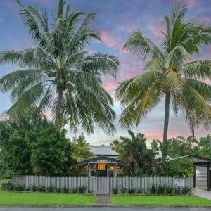 Sweet Creek Cottage, Palm Cove, 200m to Beach, Heated Pool, Pets