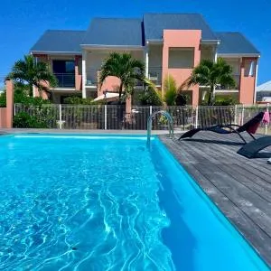 LITTLE PARADISE, one bedroom with pool, 1 min from Pinel!