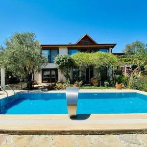 Artistic Villa Yasmincita with Private Pool