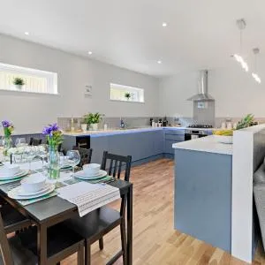 Admirals Place - Contemporary Townhouse With Spacious and Flexible Accommodation