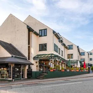 Luxury 2 Bed Room Lake View Apt Bowness Parking
