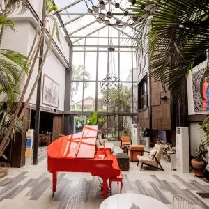 FOUR PALMS RESIDENCE