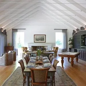 DE LUC FARMHOUSE Ultimate Country Privacy