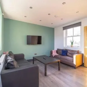 4 Bedroom town house 5mins walk to seafront SLEEP 16
