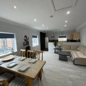 Large 1 bedroom Apartment Chester, Hoole Sleeps 4.