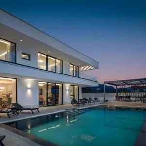 Luxury Villa Spotlight with Pool