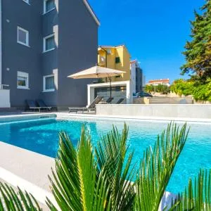 Summer Breeze Pool Apartments
