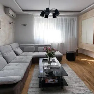 Apartment 32