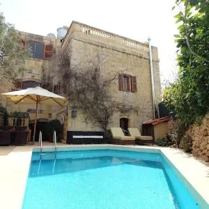 3 bedroom Farmhouse - High Standard with Pool & Central Heating