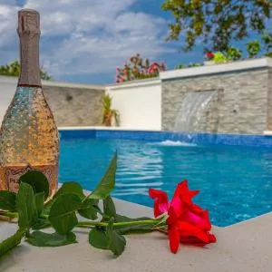 Holiday home Dusak with swimming pool and jacuzzi