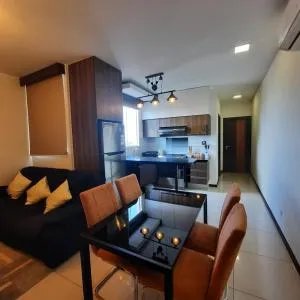 Lujoso Apartamento Nuevo, cerca de todo, moderno 100% amoblado con Netflix, Parqueo gratuito y WIFI. LUXURY