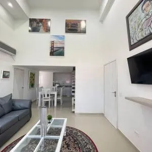 Bello apartaestudio duplex con piscina