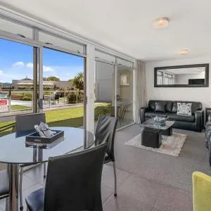 Lakeside Retreat - Lake Taupo Holiday Home