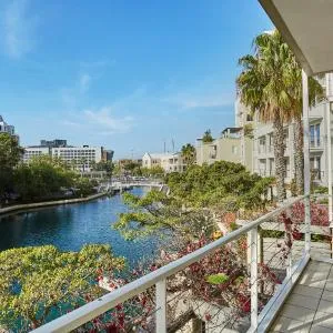 Spacious Apartment Waterfront Fast WIFI