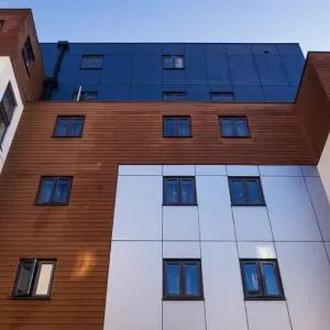 Zeni 5 Bed Apartment in Plymouth