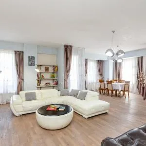 4 Bedroom Apartment In The City Centre
