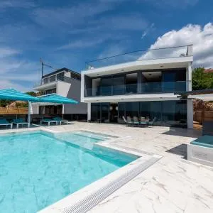 Villa HB with Heated Pool and Hot Tub
