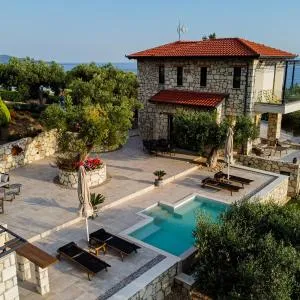 Infinity Blue, Luxury Villa with private pool, sea views
