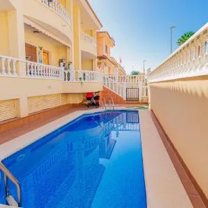 2 bedroom 2 Bathroom Entire Apartment in Rojales with Pool