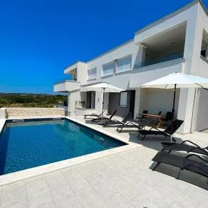 Luxury apartment! Villa Seasky Including a Pool and two Bathrooms
