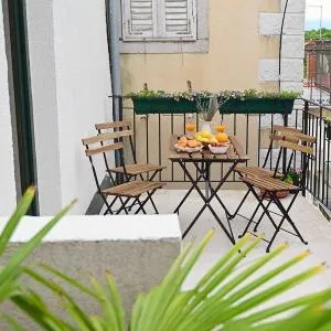 Apartment D & Studio L