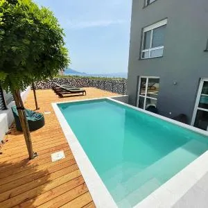 Cozy seaside apartment with pool & terrace