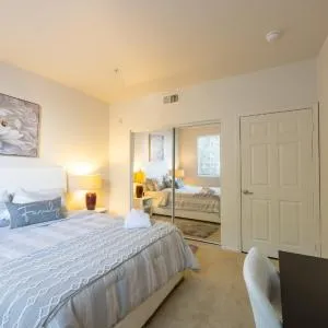 Deluxe 2 Bedroom Apartment / W Pool and Washer &; Dryer in Unit - Sleeps 5