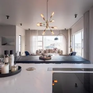 Ocean Breeze Luxury Apartment