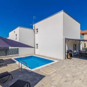 Holiday house SUNLIGHT with heated pool