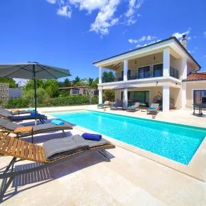 Villa MAGNIFICA with pool